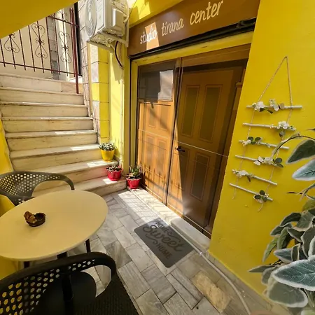 Center * Τίρανα